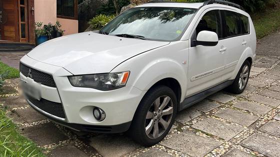 MITSUBISHI OUTLANDER 3.0 GT 4X4 V6 24V GASOLINA 4P AUTOMÁTICO MITSUBISHI OUTLANDER 3.0 GT 4X4 V6 24V GASOLINA 4P AUTOMÁTICO